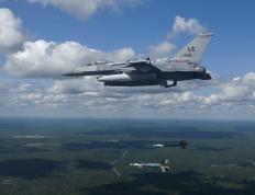 开云平台-极速与智谋，F1街道赛焦点战中的风驰电掣与太阳队压制掘金的篮球艺术