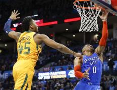 开云体育登录-年度焦点之战之夜，米切尔关键制胜