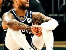 开云APP-开拓者擒下雄鹿，利拉德三分致胜