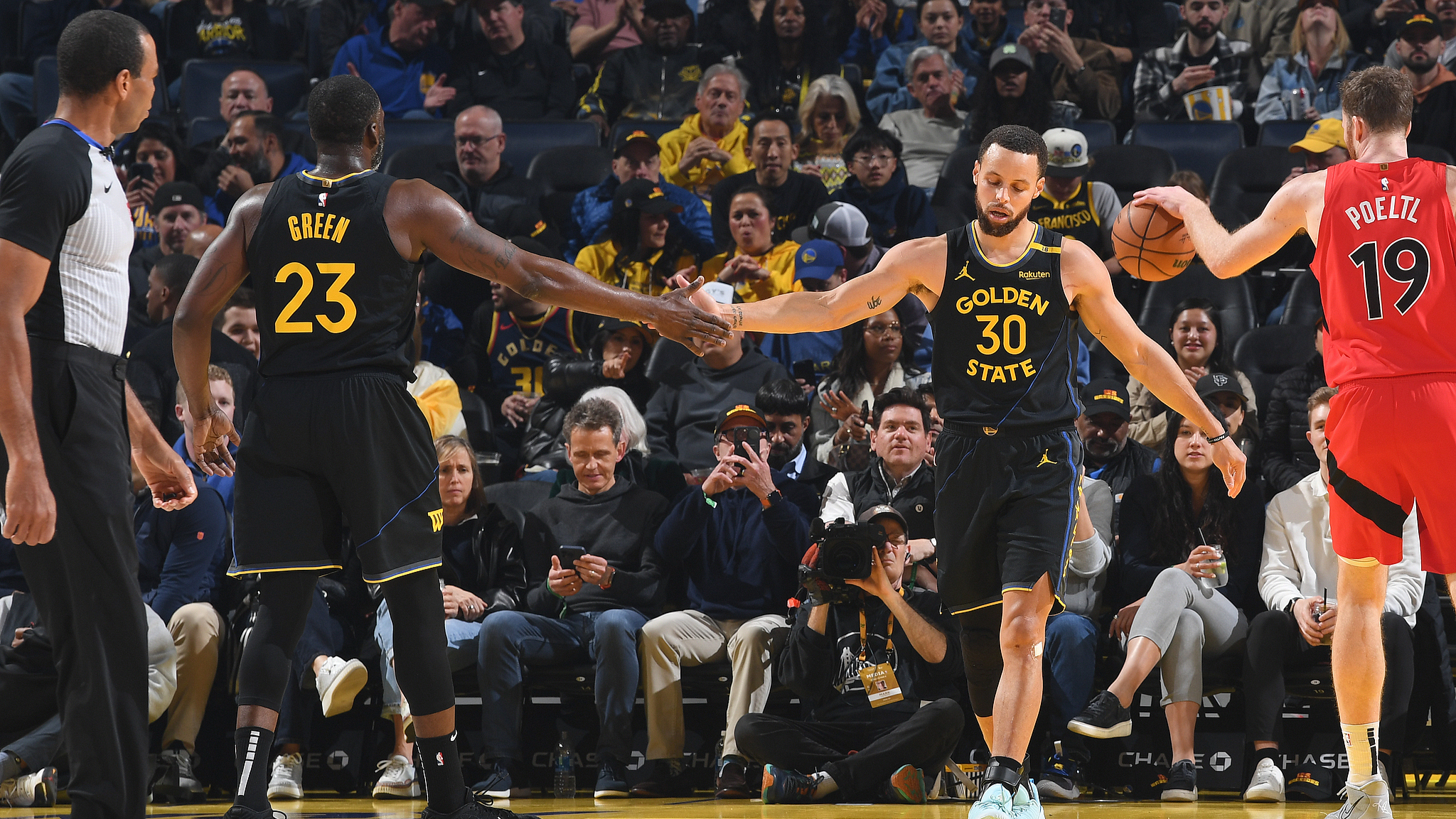 开云体育官方网站-勇士不敌猛龙，遭遇连败