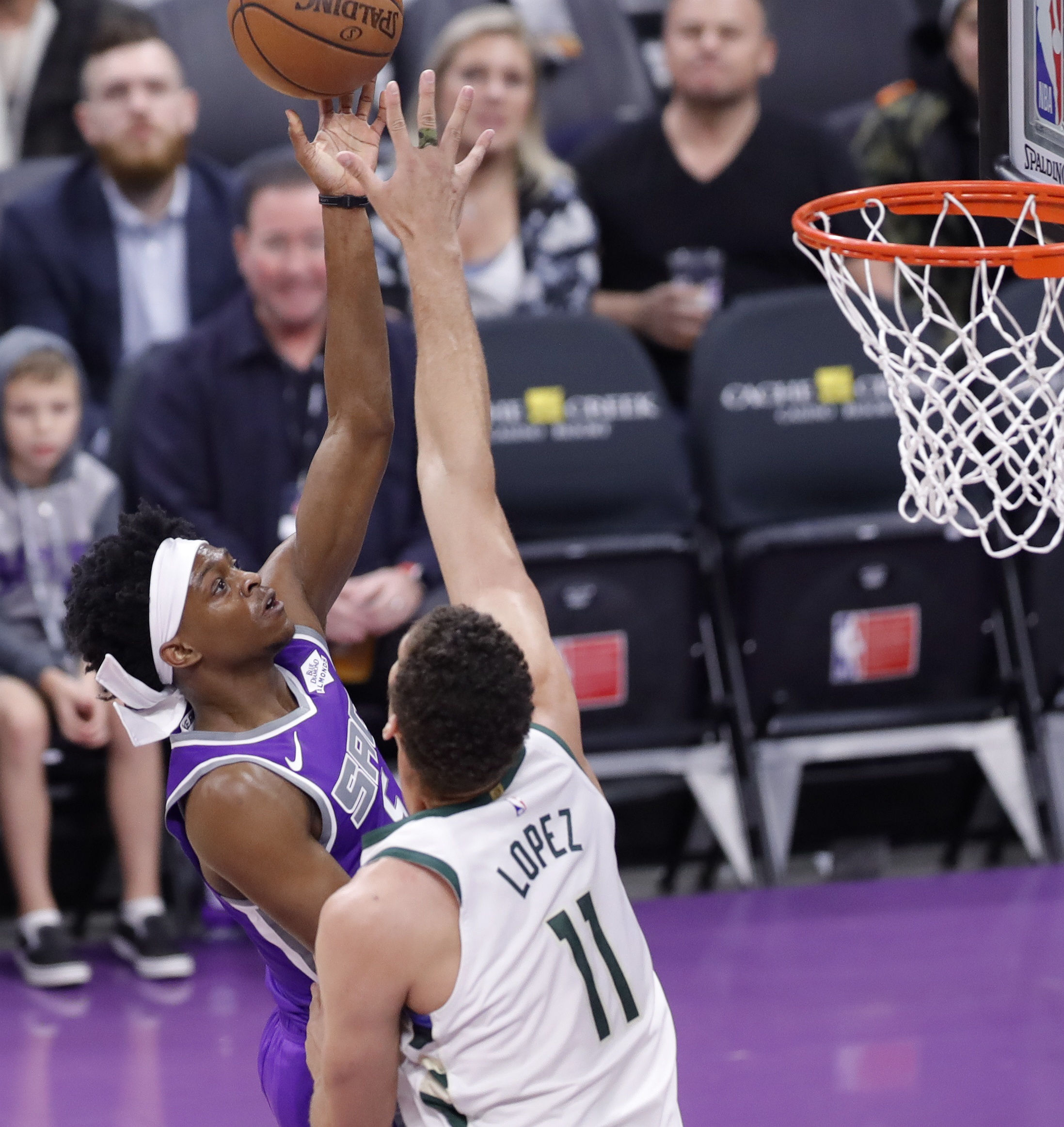 开云体育平台APP-广州队鏖战雄鹿,福克斯扛起全队