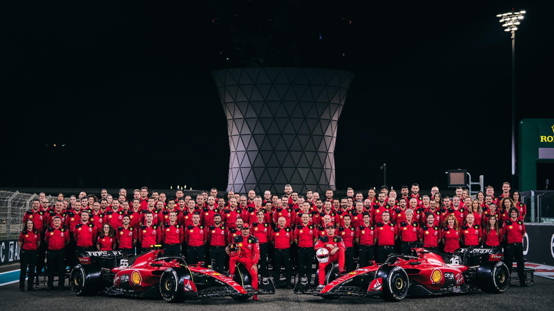 开云体育官网-红牛二队鏖战红牛车队,汉密尔顿点燃赛场