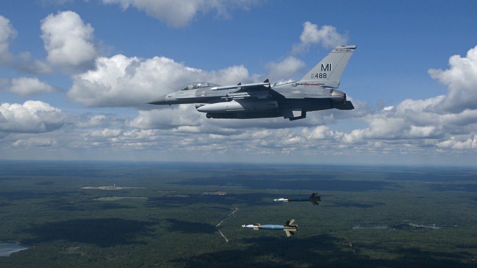 开云平台-极速与智谋,F1街道赛焦点战中的风驰电掣与太阳队压制掘金的篮球艺术