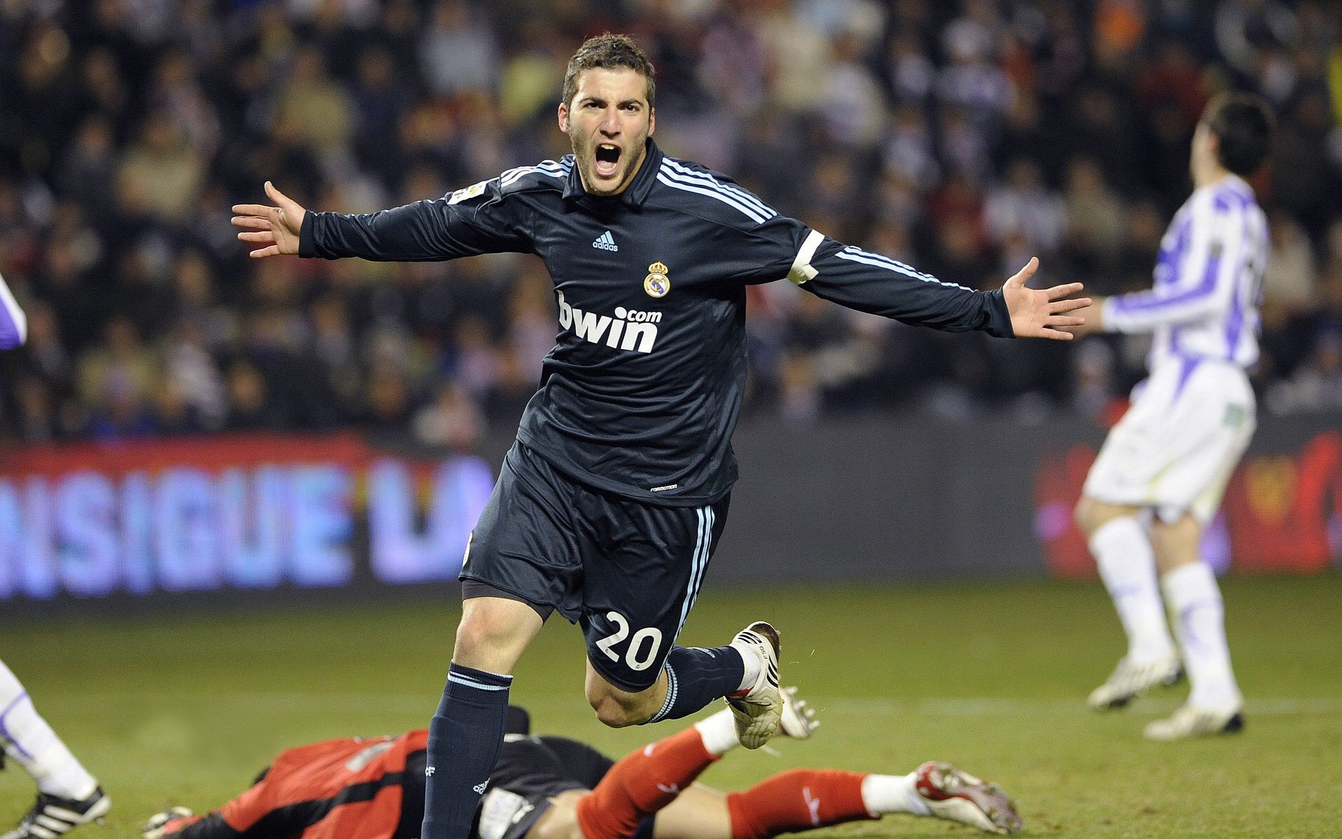 开云APP-东决烽火连天，智利足球打穿洪都拉斯，体育世界的双重焦点与激情对决