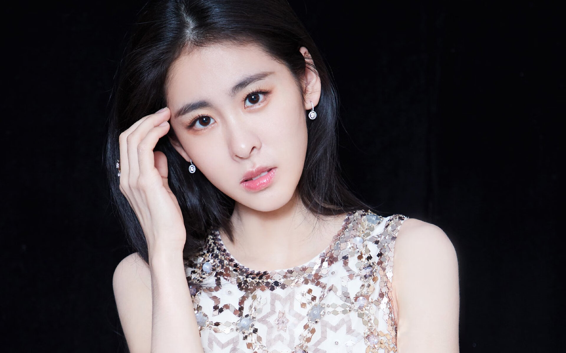 开云体育入口-范弗利特爆发领衔活塞，凶猛火力全面压制广厦队