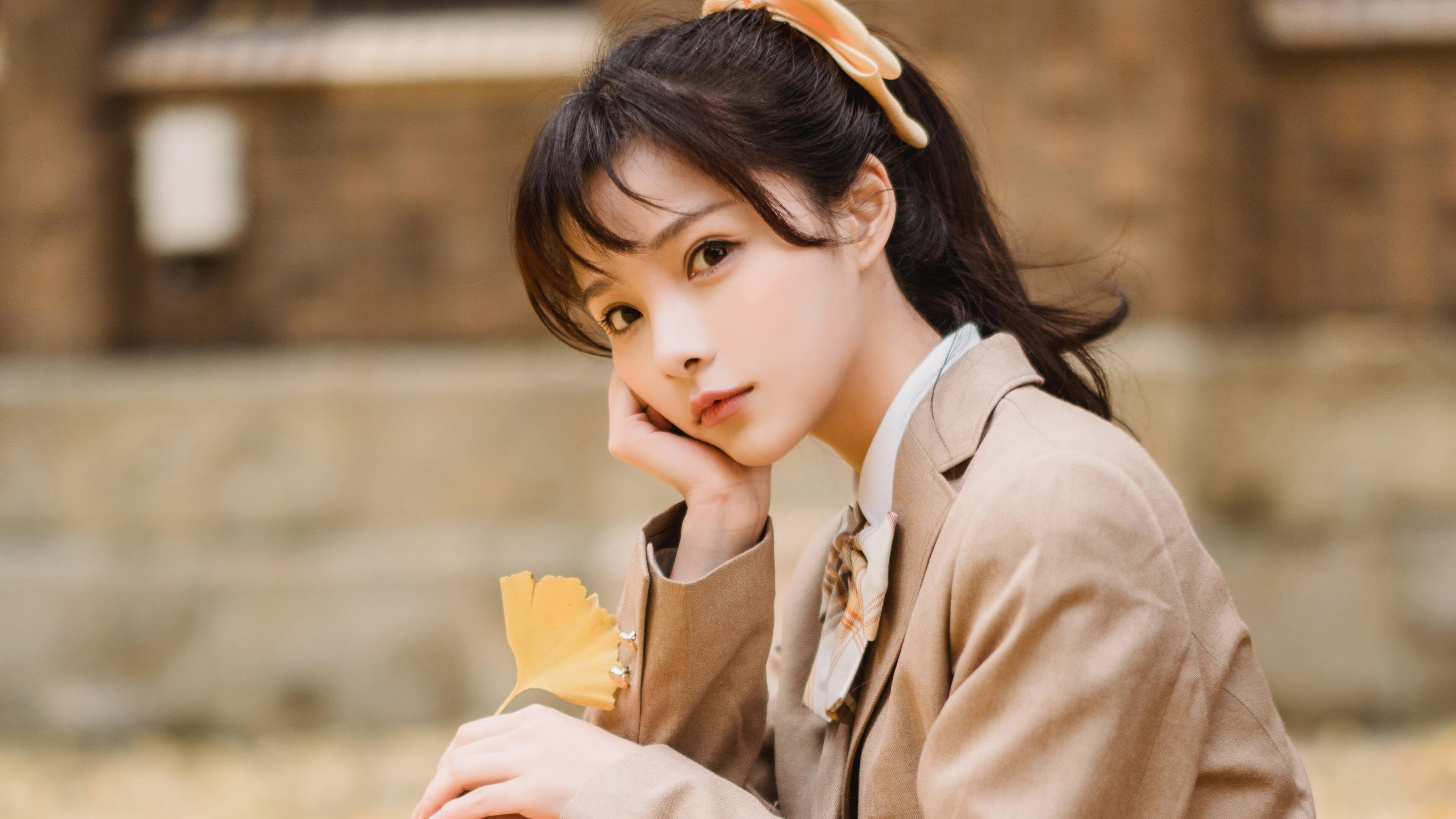 开云体育官网-双线震撼，安哥拉足球横扫皇家社会，范戴克跨界F1揭幕战称雄